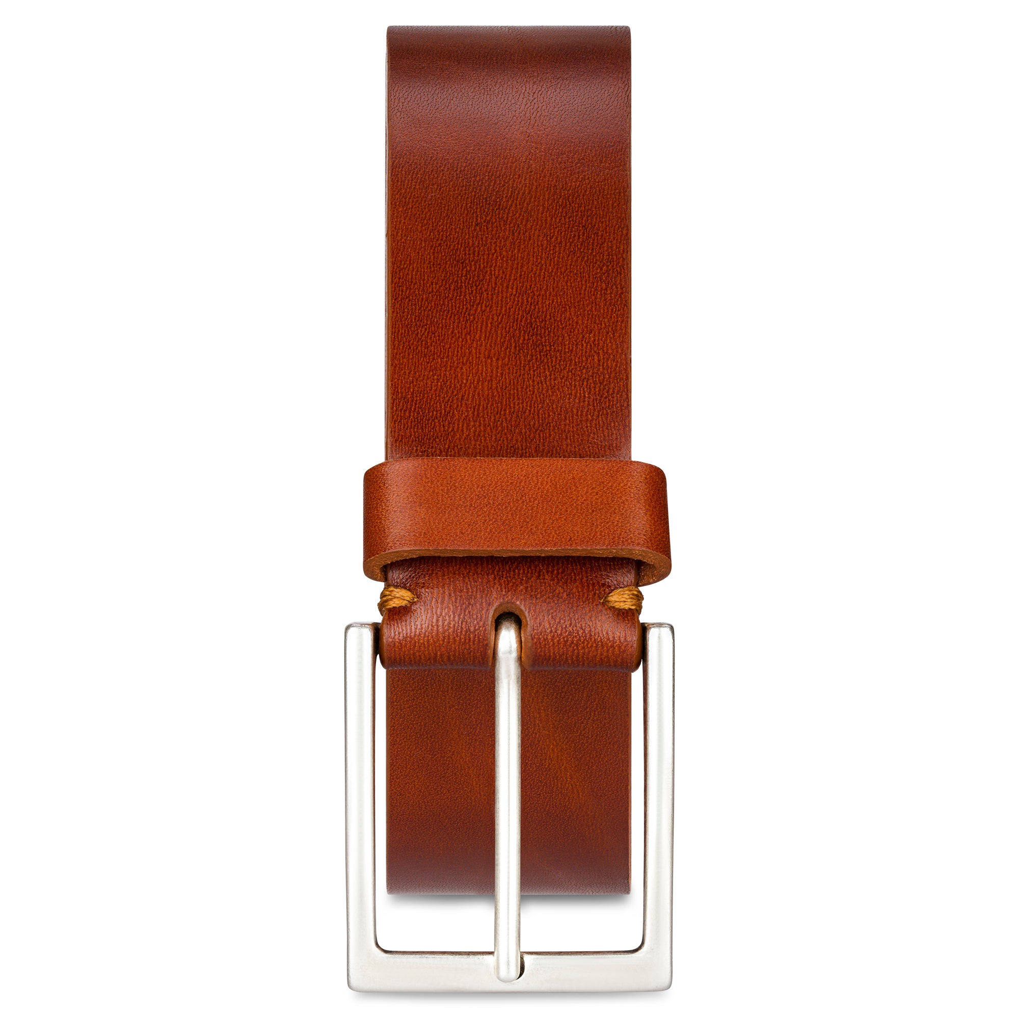 4cm Herren Jeans Ledergürtel in Cognac aus dickem, pflanzlich gegerbtem Leder mit silberner Schnalle. Die Gürtelschnalle ist mit einem dicken Sattlergarn von Hand vernäht.