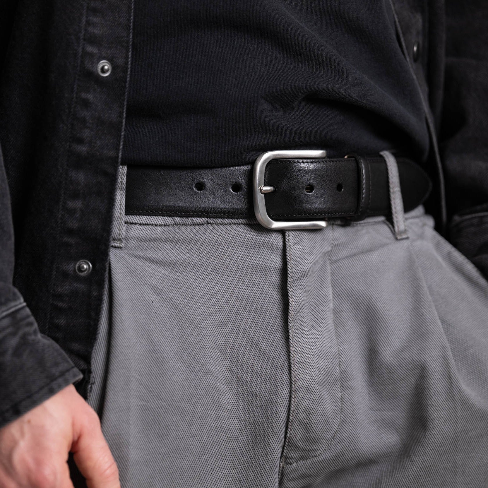 Lebenslang-Gürtel „Hannes“ in Schwarz – 4 cm, bombierter Herren Jeansgürtel mit massiver Edelstahlschnalle