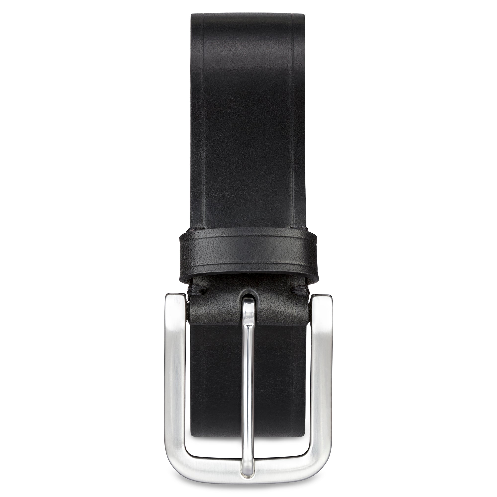 4cm breiter Herren Ledergürtel in schwarz mit silber satinierter Schnalle. Der Gürtel ist gerillt. Die Schnalle ist mit Sattlergarn von Hand vernäht. Das Leder hat einen dezenten Glanz. Insgesamt wirkt der Gürtel hochwertig.