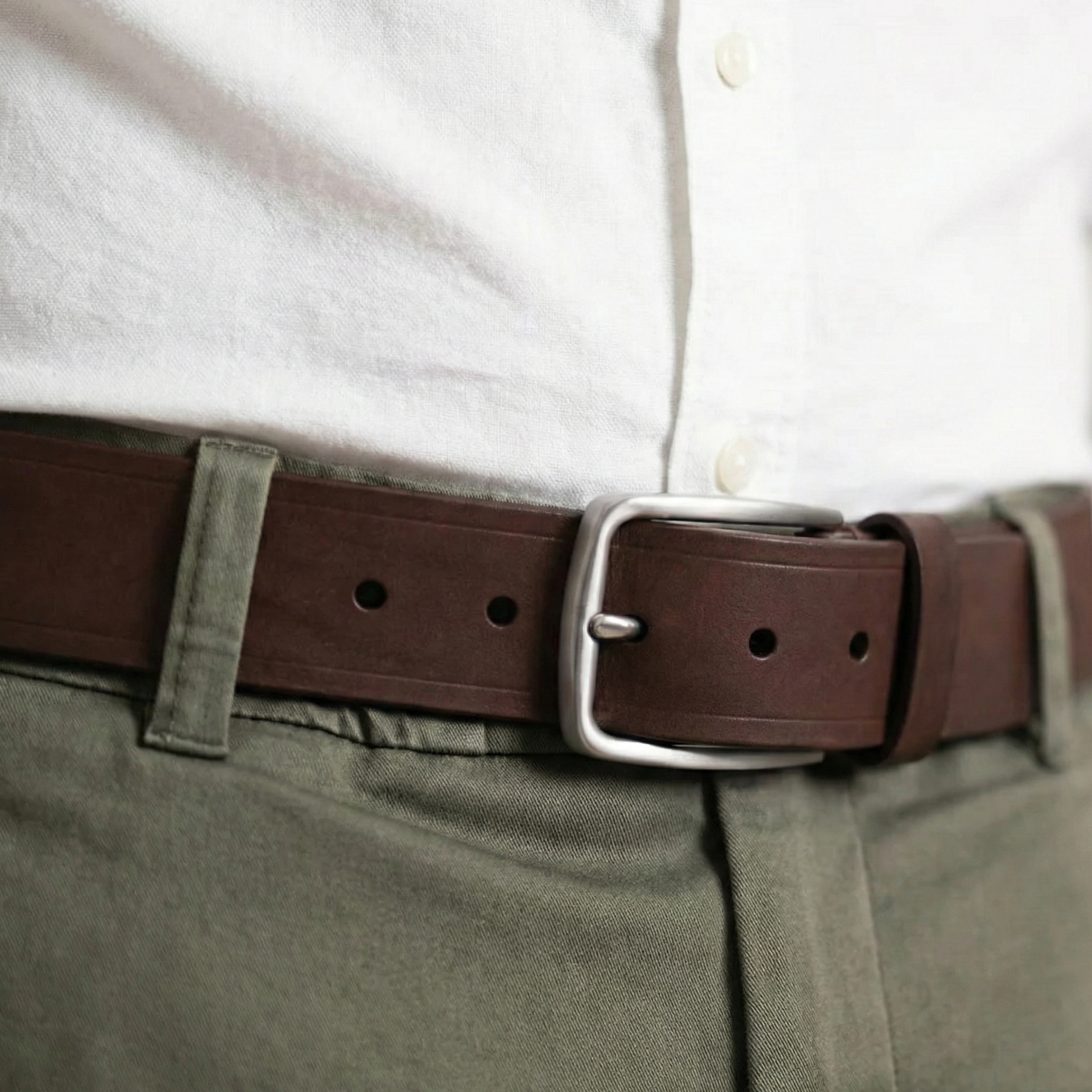 Treuer Begleiter: Herren Jeansgürtel „Jakob“ in Braun – 4 cm, starkes, geschmeidiges Bullenleder, Edelstahlschnalle
